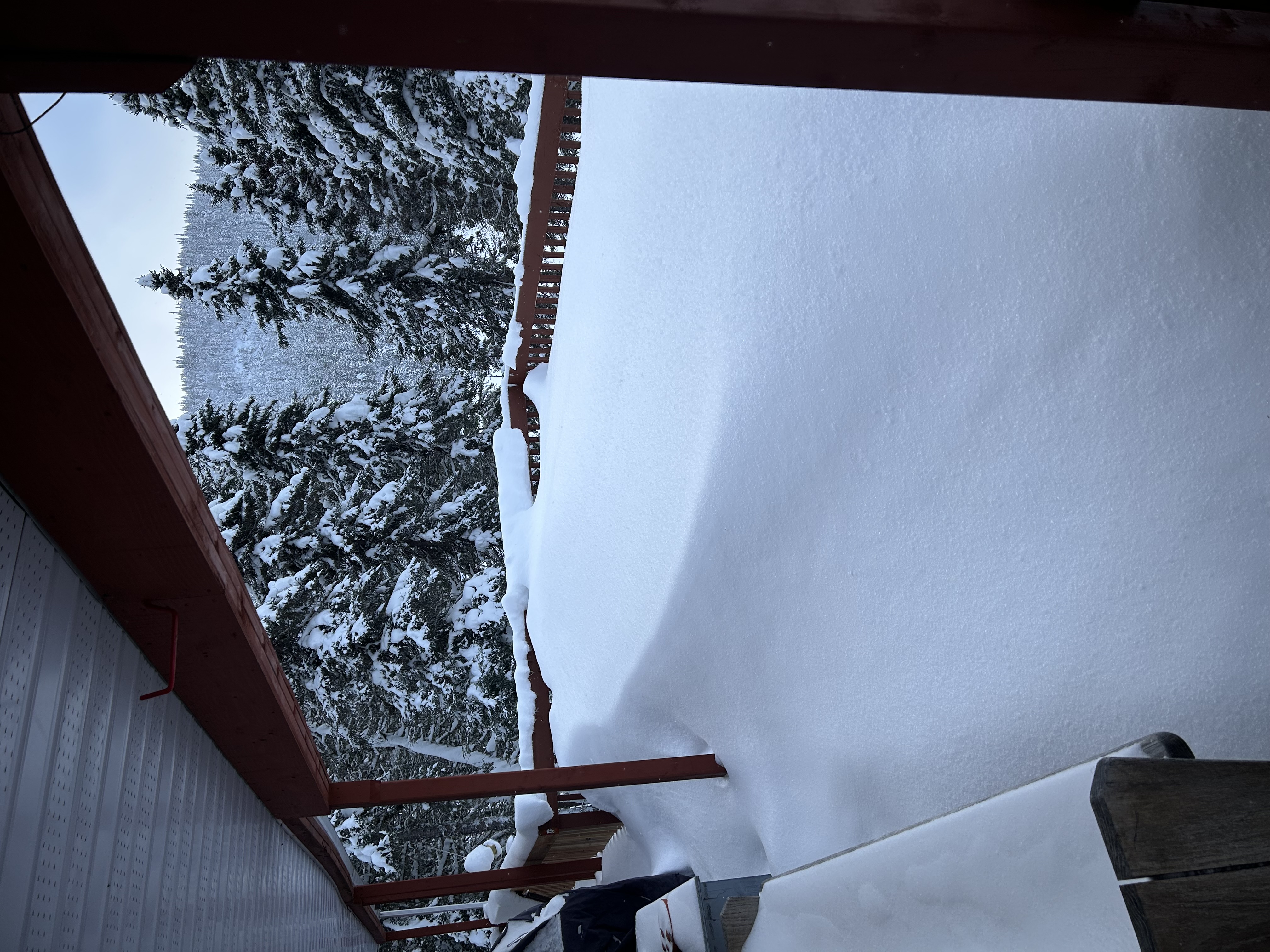Terrasse enneigée avant déneigement