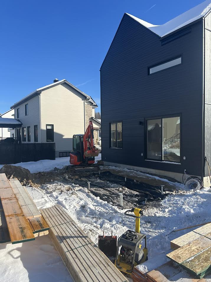 Excavation sous patio en hiver par MG.CO Entretien