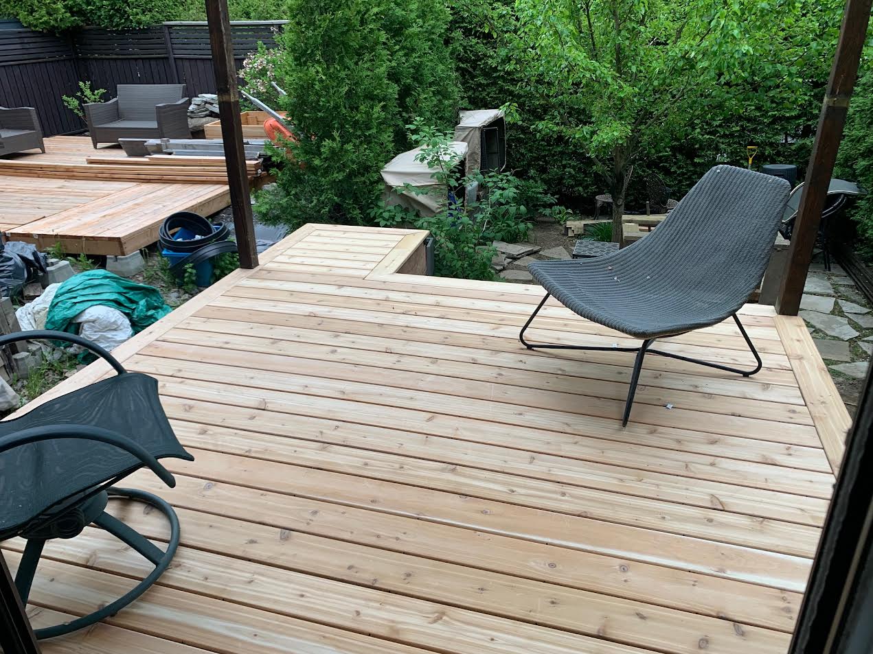 Patio haut de gamme en cèdre par MG.CO Entretien